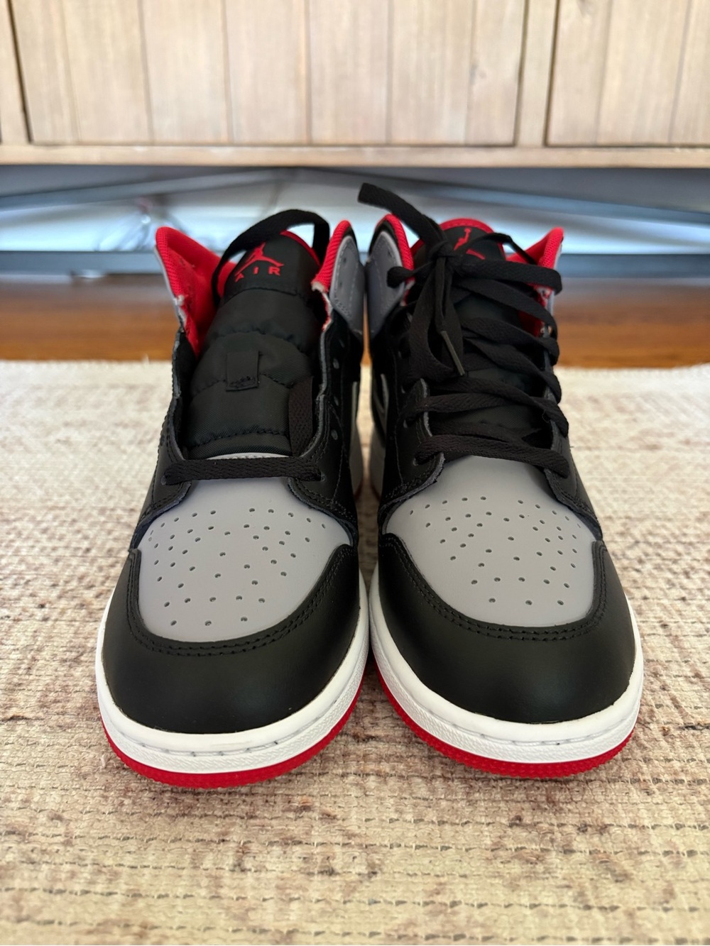 Air Jordan 1 Mid (GS), Black/Cement Grey-Fire Red. Size US 6.5 - Picture 5 of 8